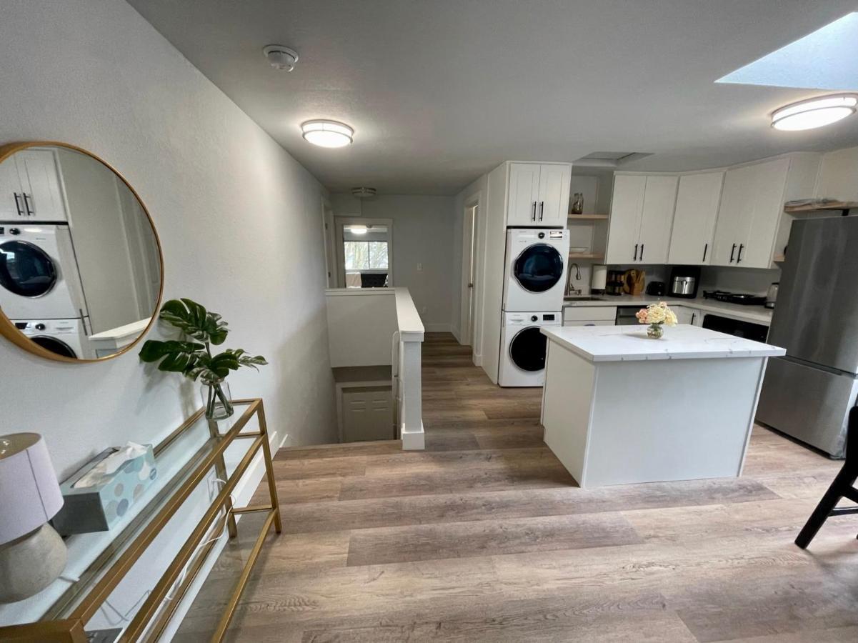 Tacoma 2 Bedrooms 1 Baths Sleep 5 With Compact Kitchen Eksteriør billede