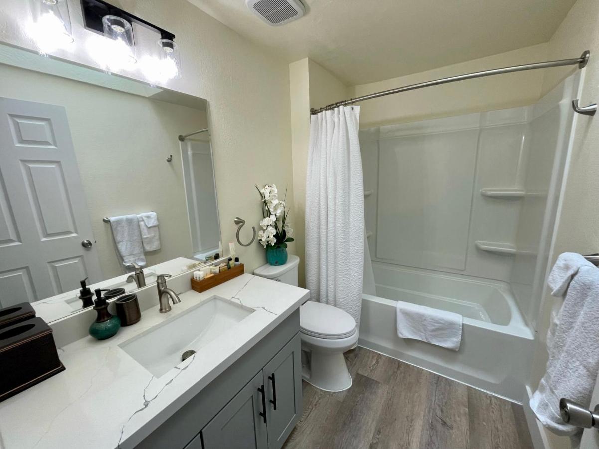 Tacoma 2 Bedrooms 1 Baths Sleep 5 With Compact Kitchen Eksteriør billede
